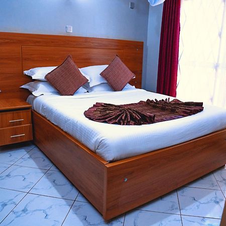 Golden Quest Hotel Entebbe Eksteriør billede