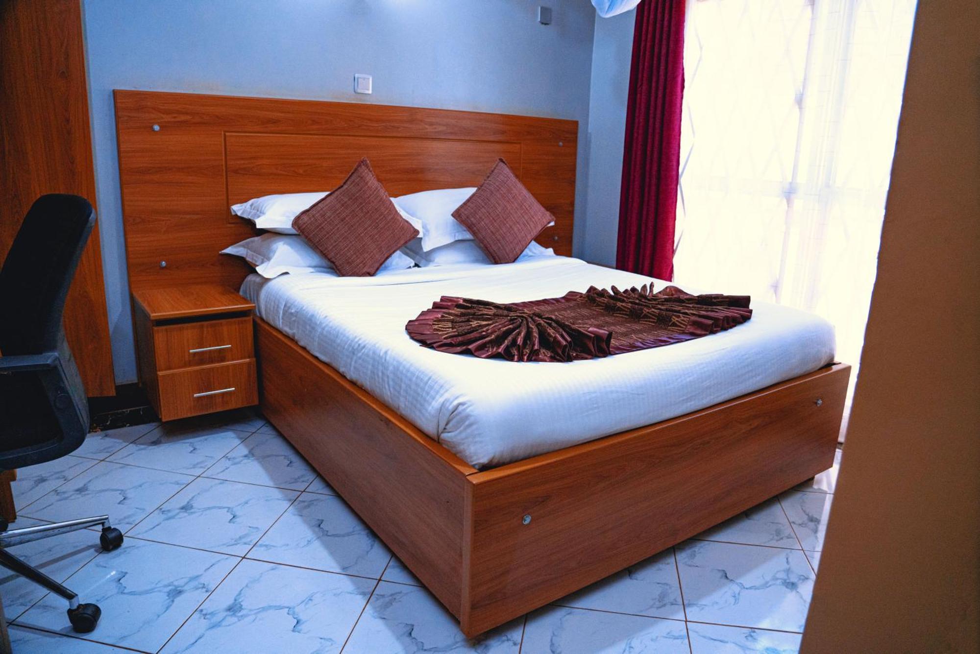 Golden Quest Hotel Entebbe Eksteriør billede