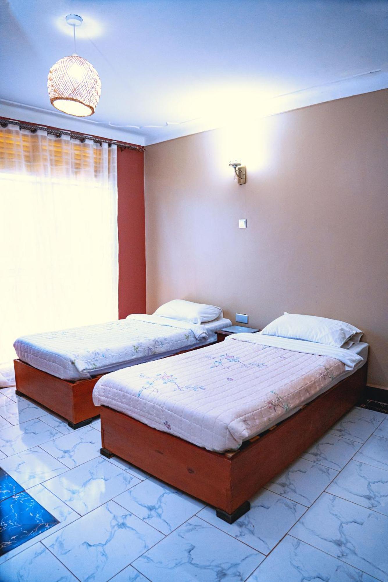 Golden Quest Hotel Entebbe Eksteriør billede